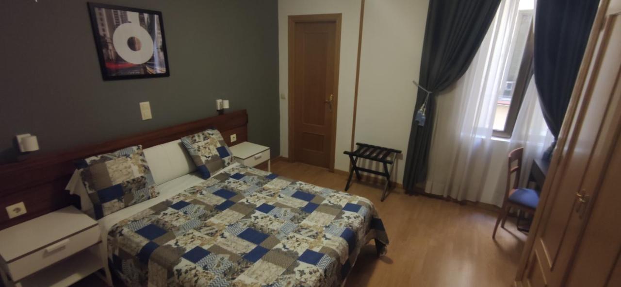 Hostal Felipe V Madrid Exterior foto
