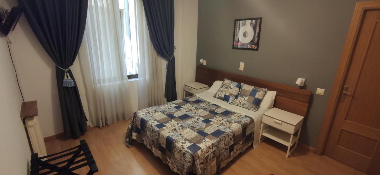 Hostal Felipe V Madrid Exterior foto