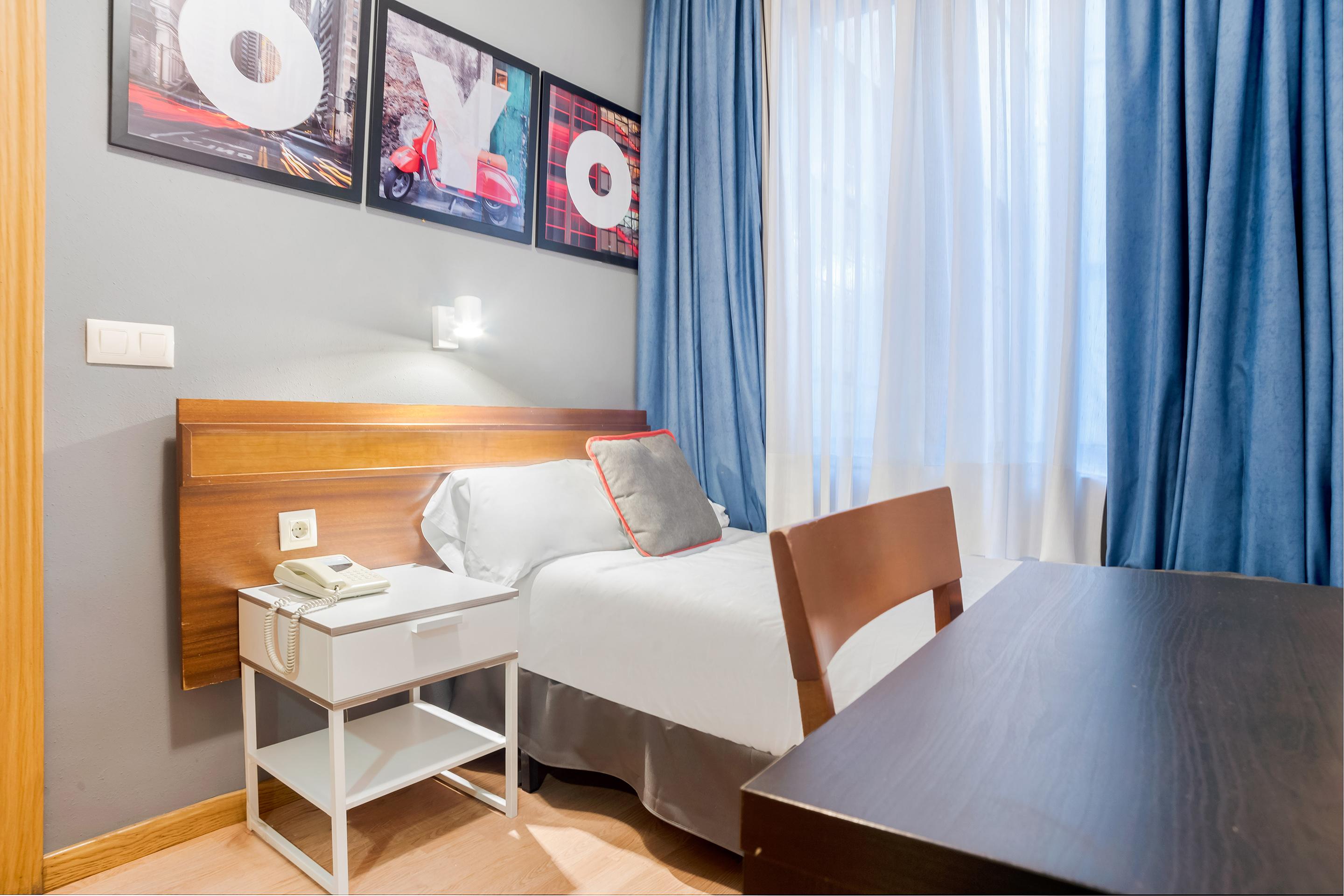 Hostal Felipe V Madrid Exterior foto