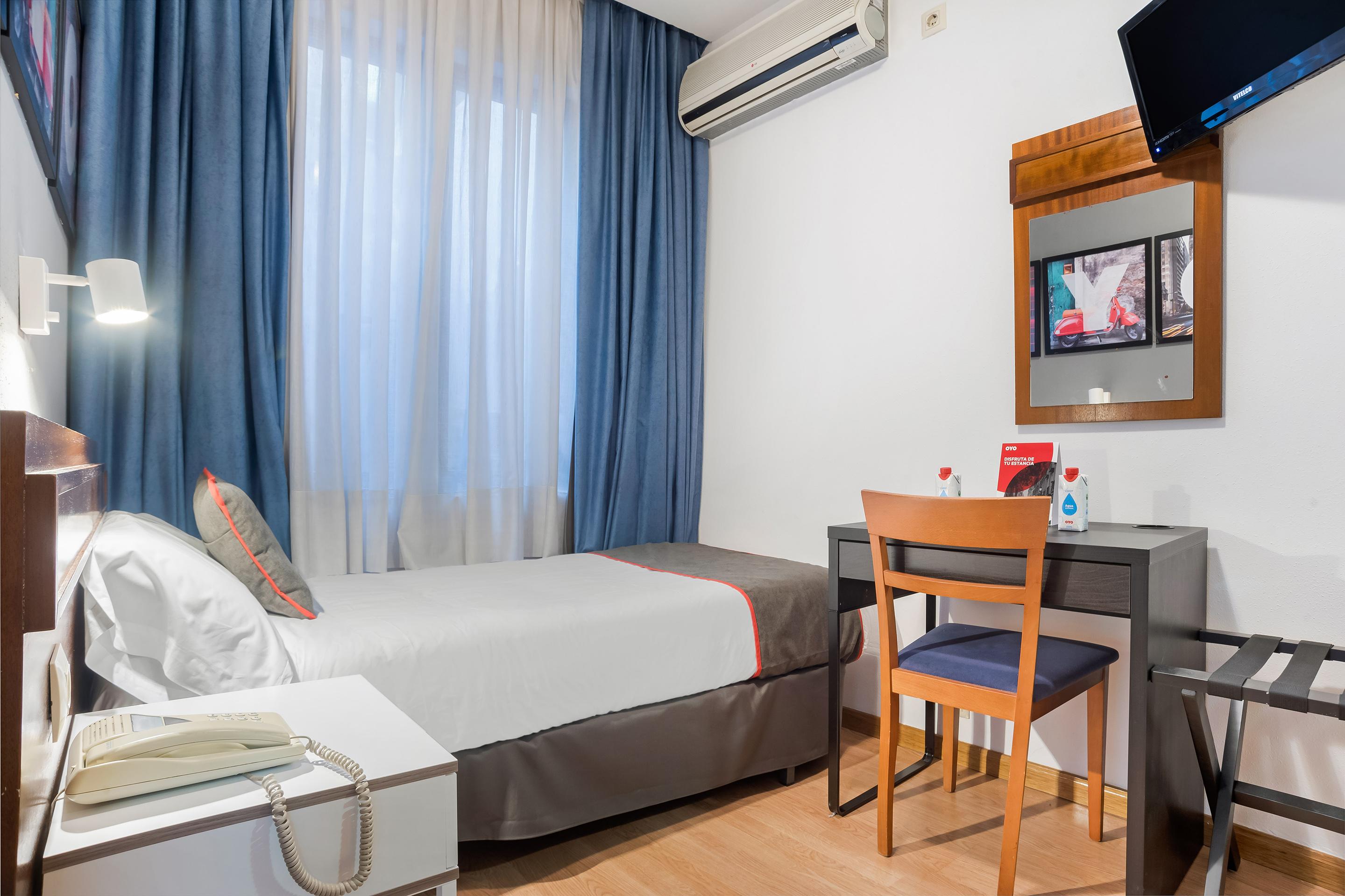 Hostal Felipe V Madrid Exterior foto