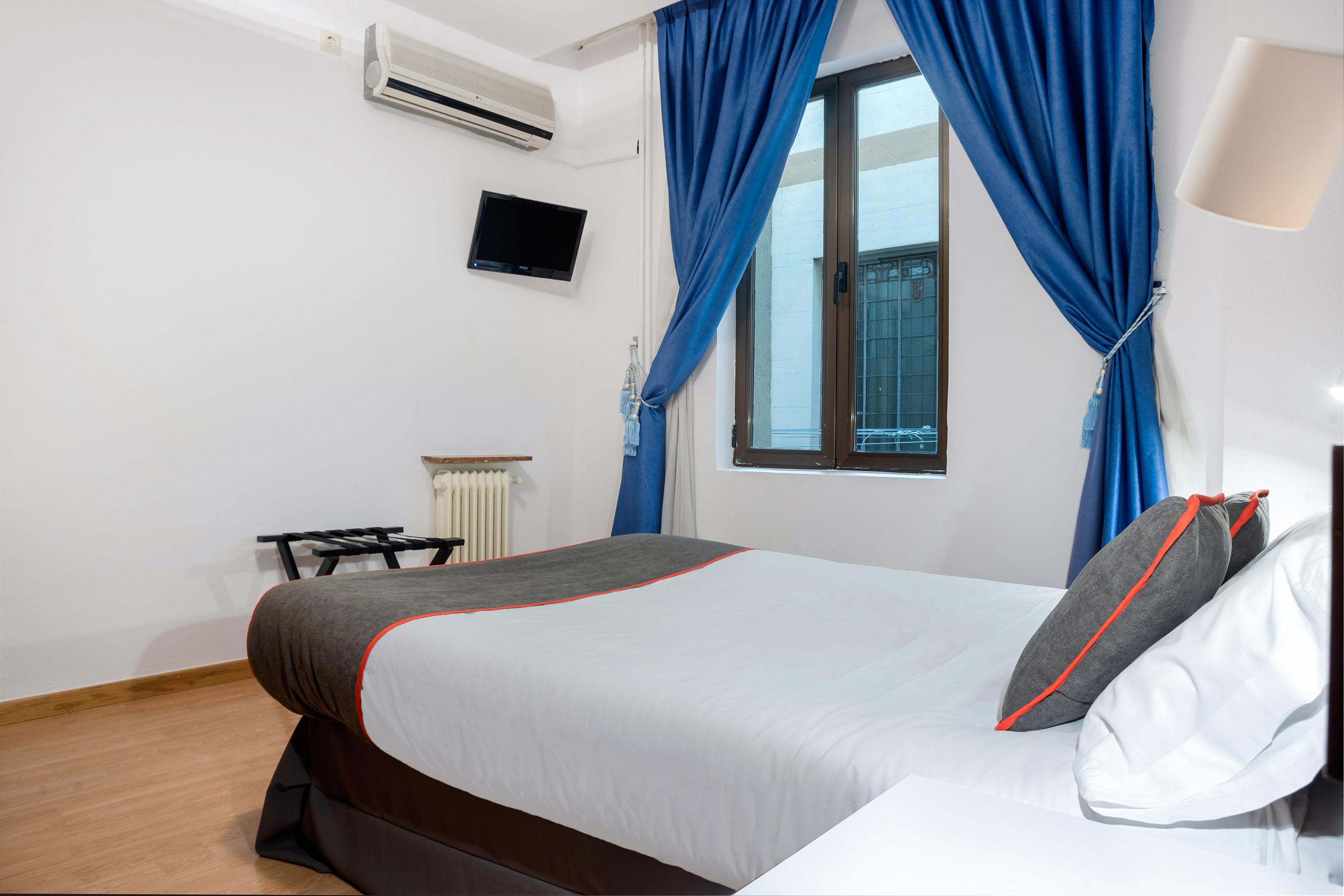Hostal Felipe V Madrid Exterior foto