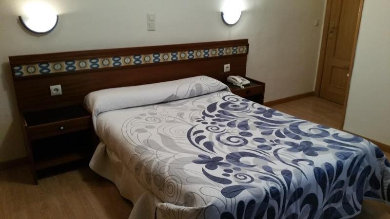 Hostal Felipe V Madrid Exterior foto